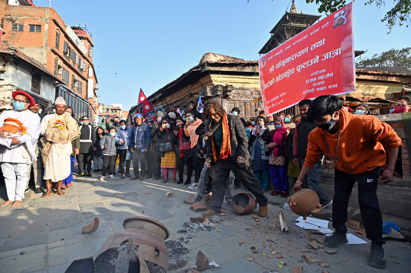 तस्वीरमा लिच्छवीकालीन घ्याम्पो फोर्ने तथा चाँगुनारायण जात्रा